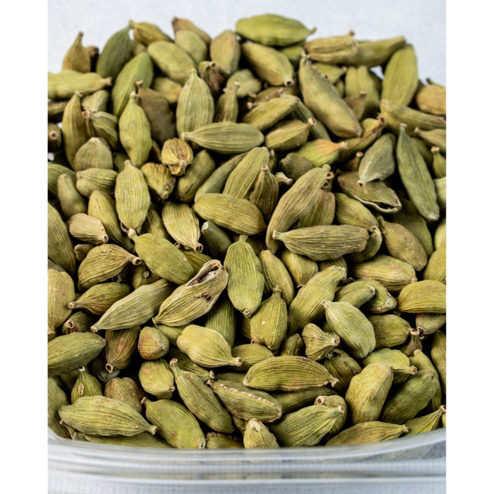 organic cardamom pods